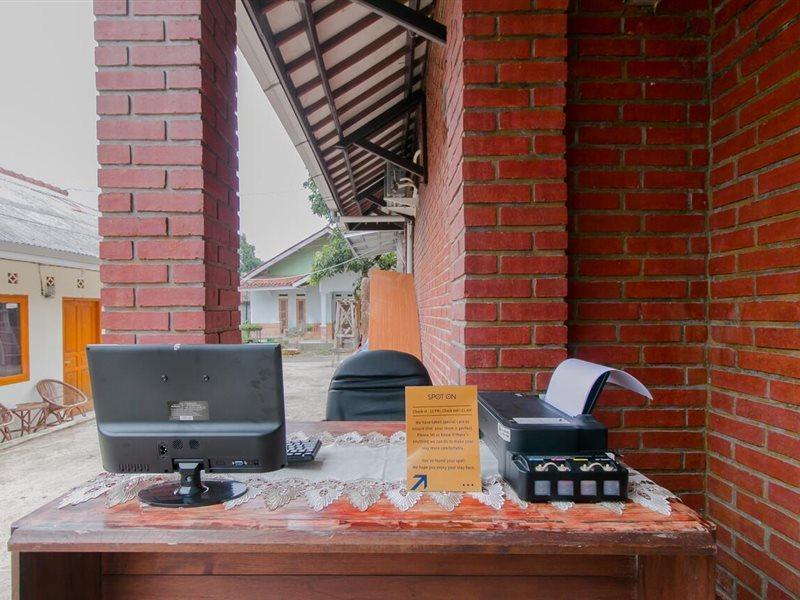 Ayu Homestay Syariah Sukabumi Exterior photo